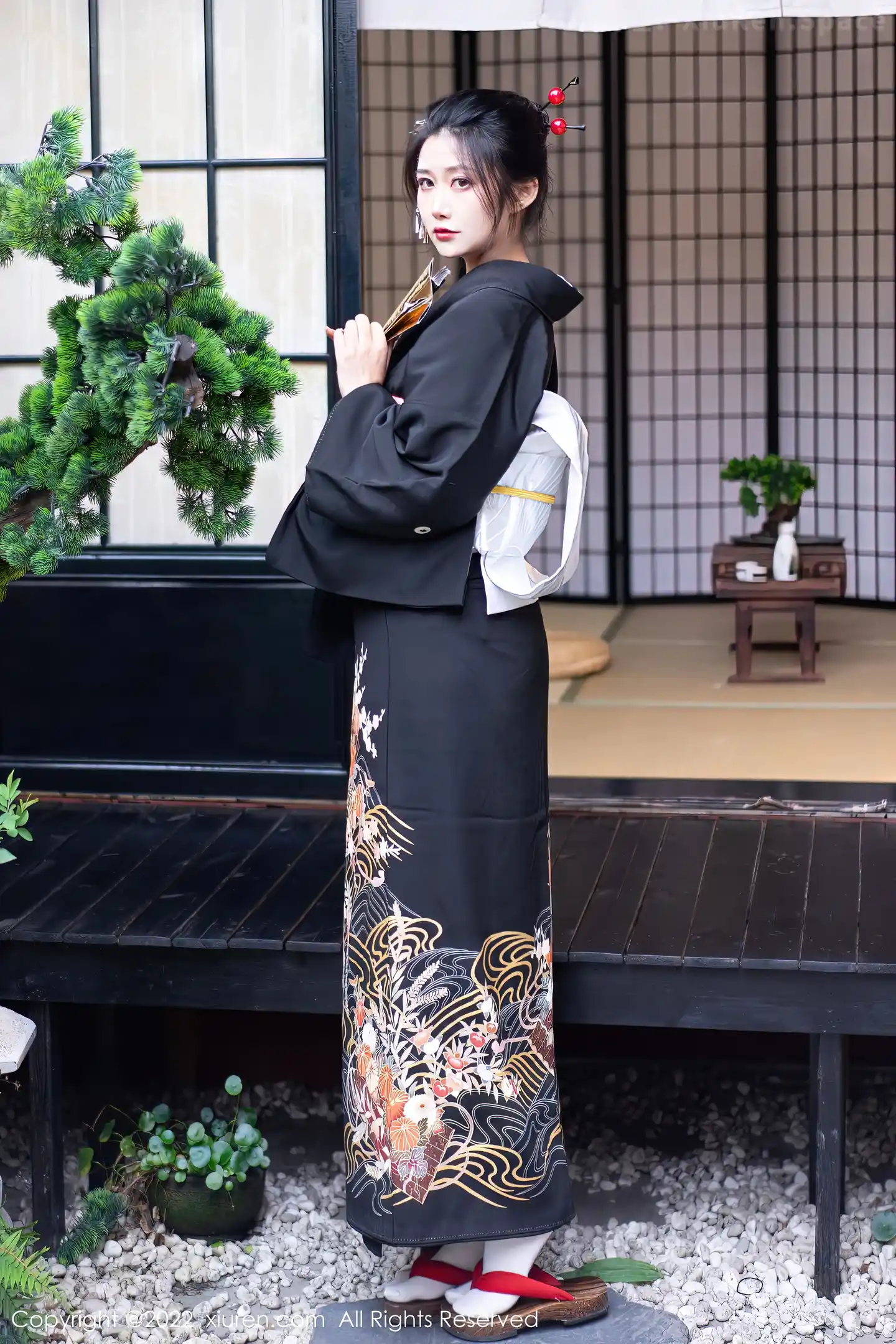 图片[2]-[XiuRen秀人网] VOL.5932 模特laura阿姣性感深色日式和服半脱秀柔美身材迷人诱惑写真74P-秀人网官方网站